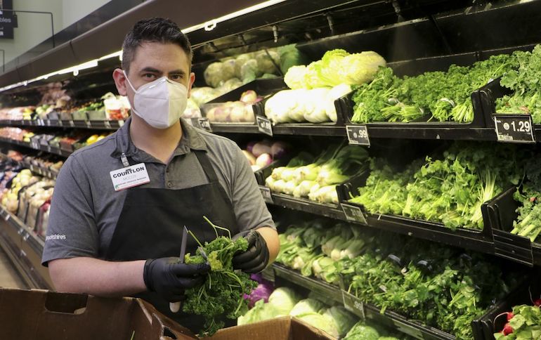 Brookshires Grocery-produce worker-face mask-COVID.jpg