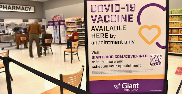 Giant_Food-COVID_vaccines-pharmacy_sign.jpg