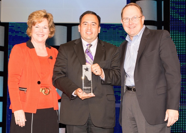 Fernando Noriega, center, with FMI CEO Leslie G. Sarasin, left, and FMI Chairman Fred Morganthall, right, of Harris Teeter