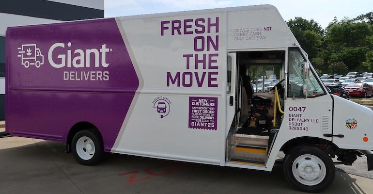 Giant Food-Giant Delivers all-electric step-van.jpg